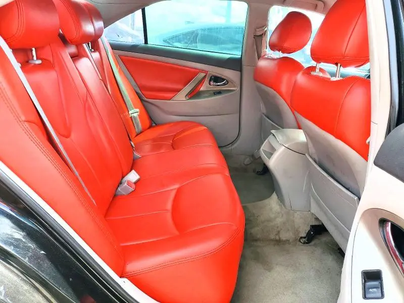 2010 TOYOTA CAMRY SE  