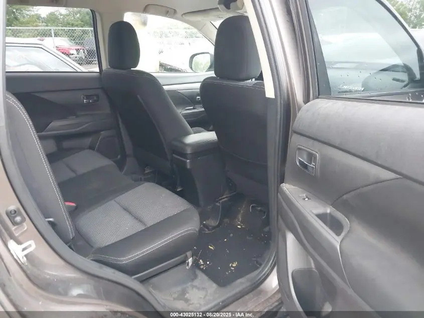 2017 MITSUBISHI OUTLANDER SE/SEL