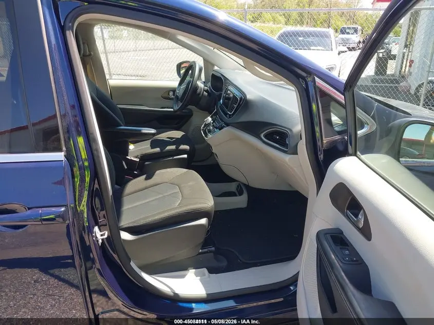 2020 CHRYSLER VOYAGER LX