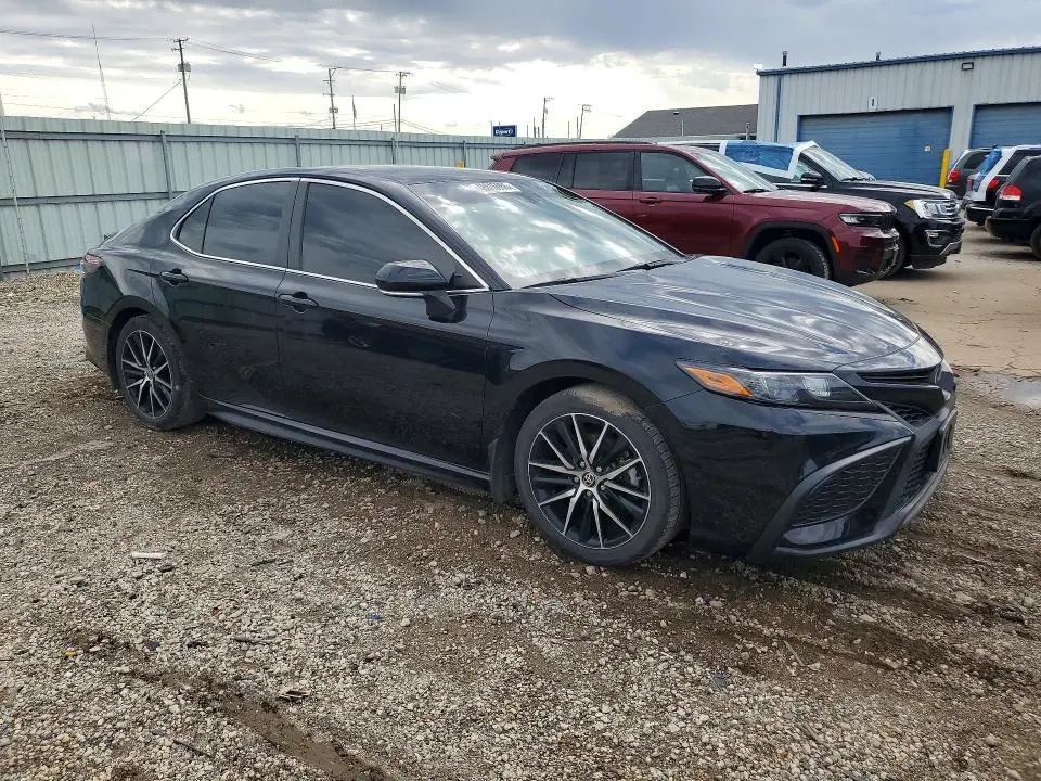 2022 TOYOTA CAMRY SE  