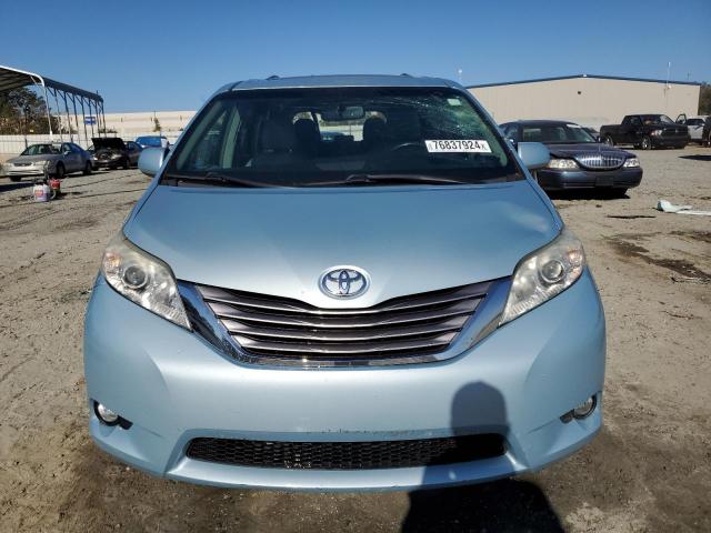 2017 TOYOTA SIENNA XLE