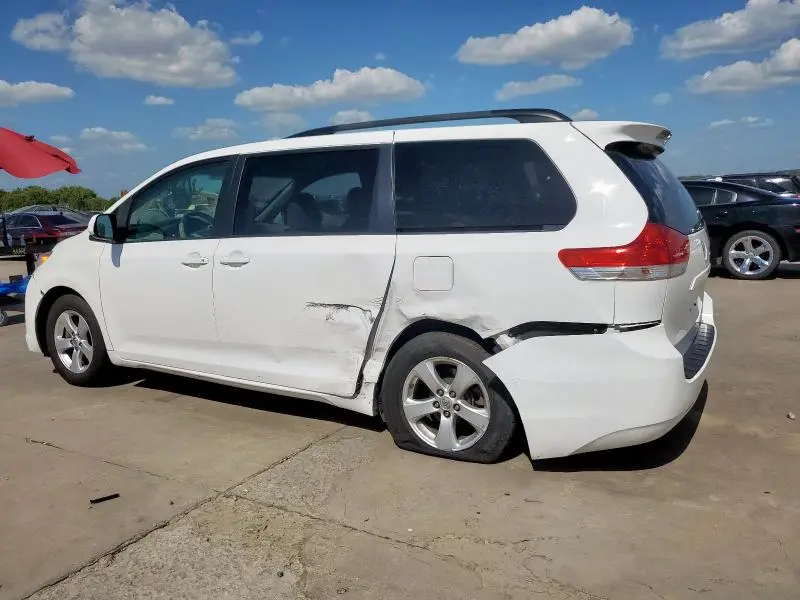2014 TOYOTA SIENNA LE 8-PASSENGER  