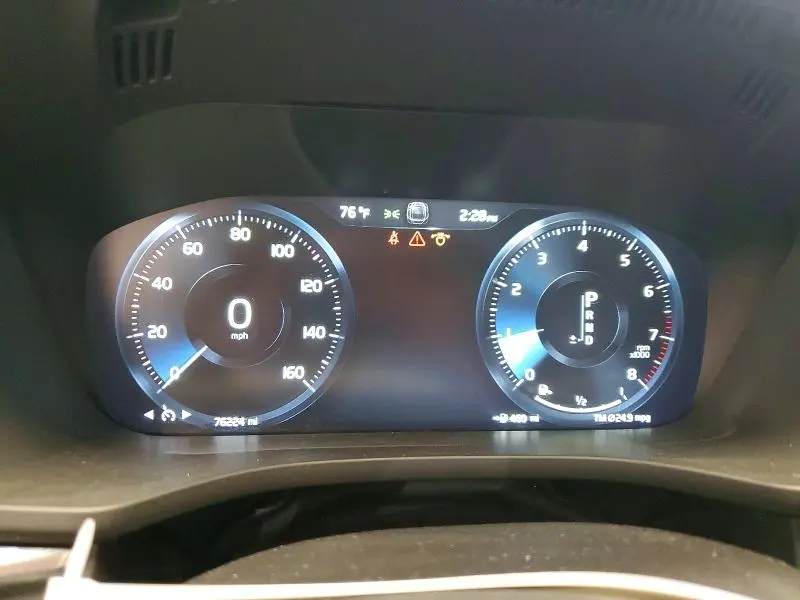 2020 VOLVO XC60 T6 MOMENTUM  