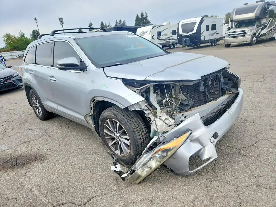 2015 TOYOTA HIGHLANDER XLE  