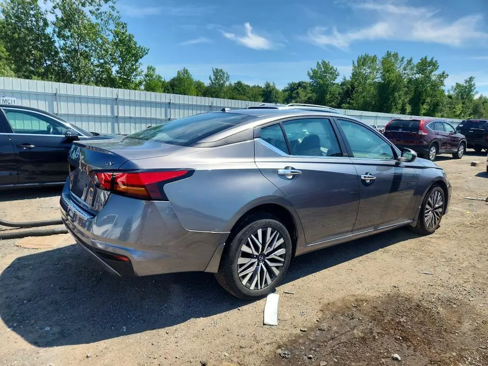 2023 NISSAN ALTIMA SV  