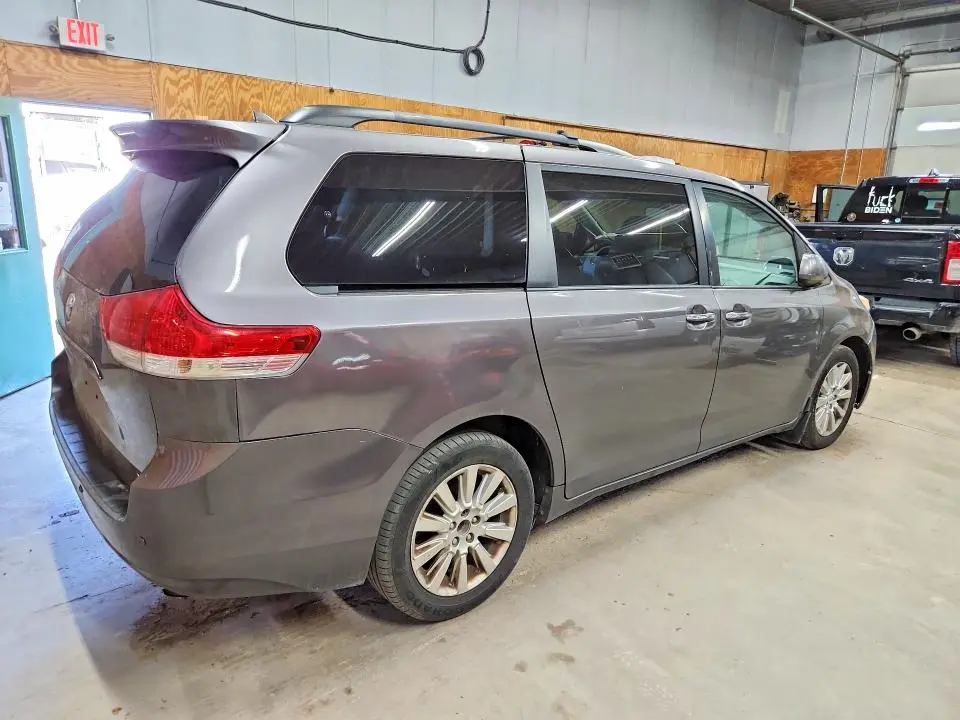 2011 TOYOTA SIENNA XLE 7-PASSENGER  