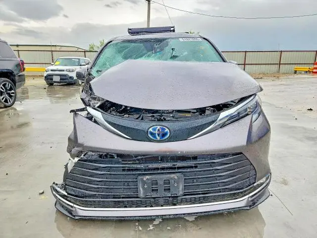 2024 TOYOTA SIENNA XLE 7-PASSENGER  