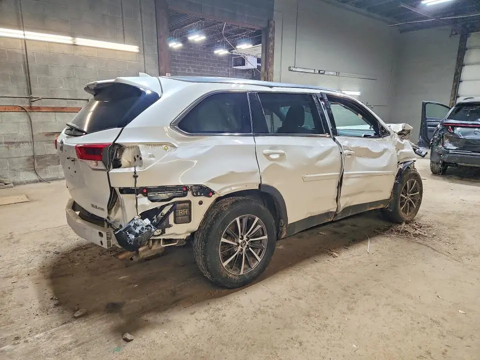 2019 TOYOTA HIGHLANDER XLE  
