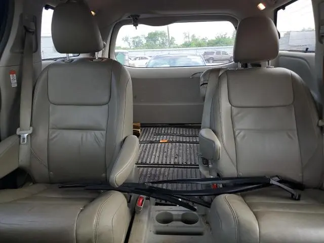2017 TOYOTA SIENNA XLE  
