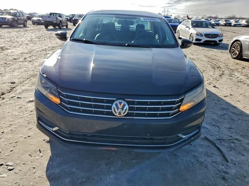 2016 VOLKSWAGEN PASSAT SE  