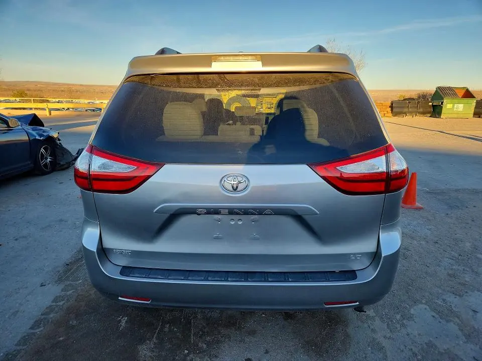 2015 TOYOTA SIENNA LE 8-PASSENGER  