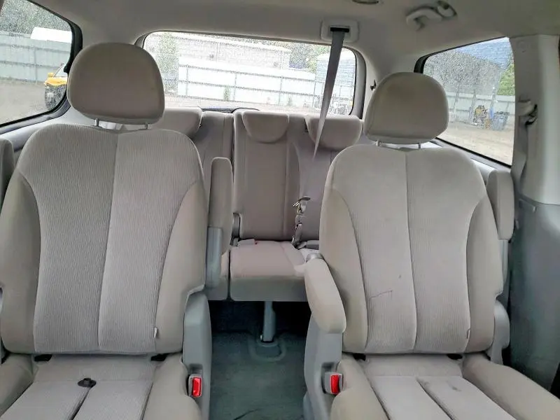 2012 KIA SEDONA LX  