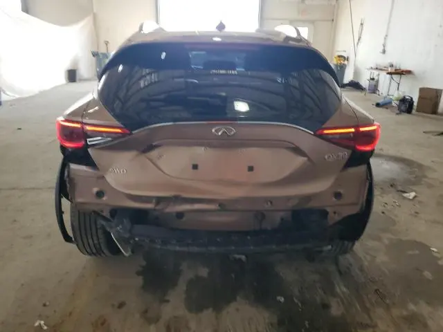 2017 INFINITI QX30 BASE  