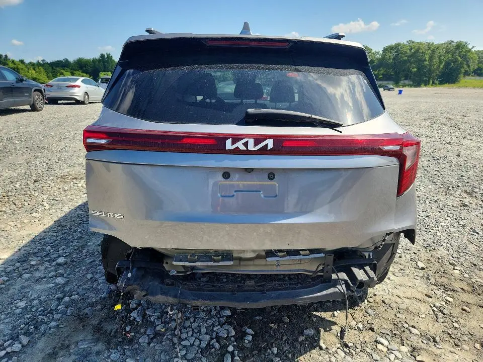 2024 KIA SELTOS EX  