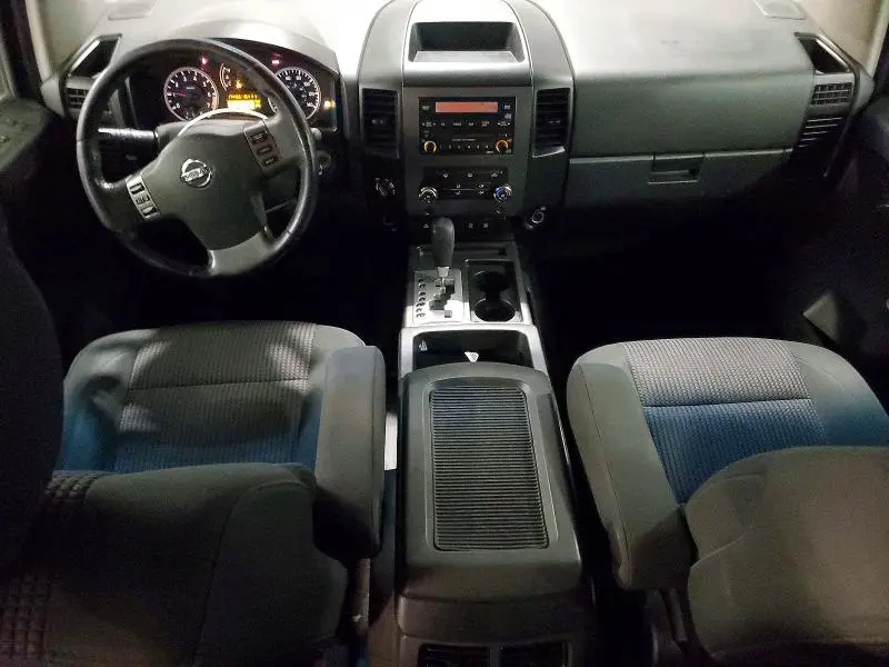 2010 NISSAN TITAN SE  