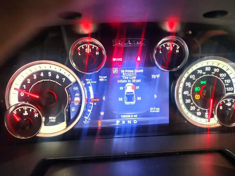 2016 RAM 1500 SLT  