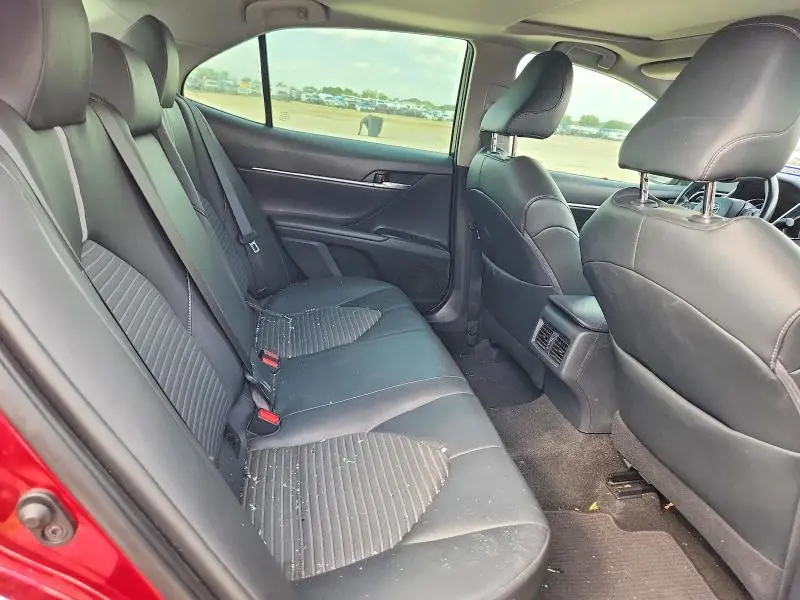 2018 TOYOTA CAMRY SE  