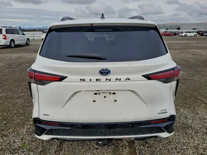2022 TOYOTA SIENNA XSE  