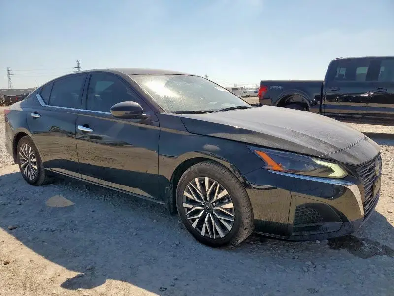 2023 NISSAN ALTIMA SV  