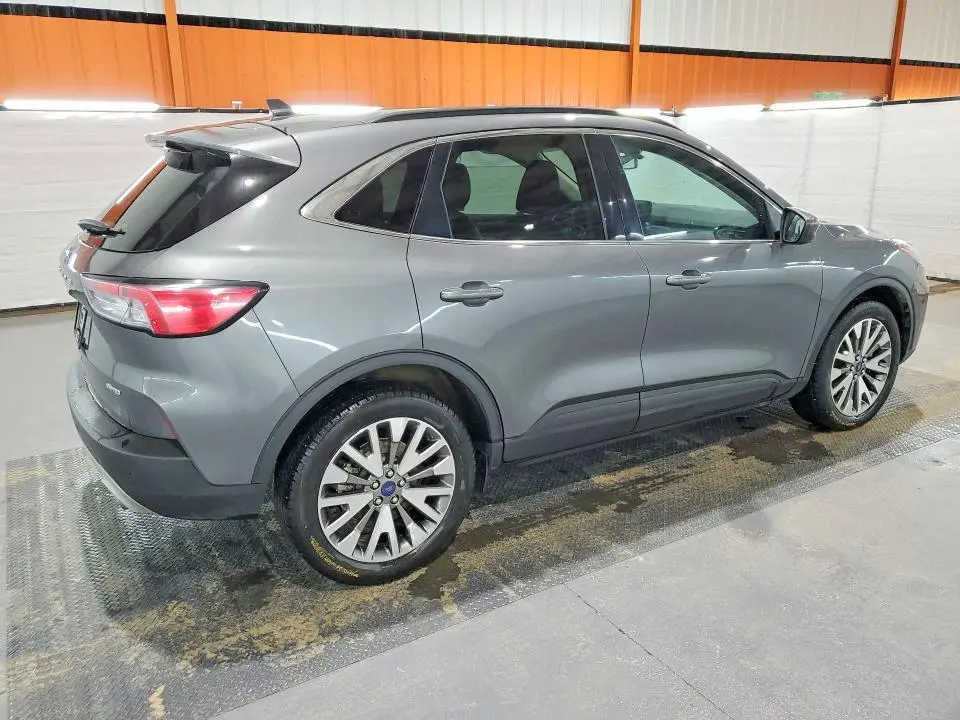 2022 FORD ESCAPE TITANIUM  
