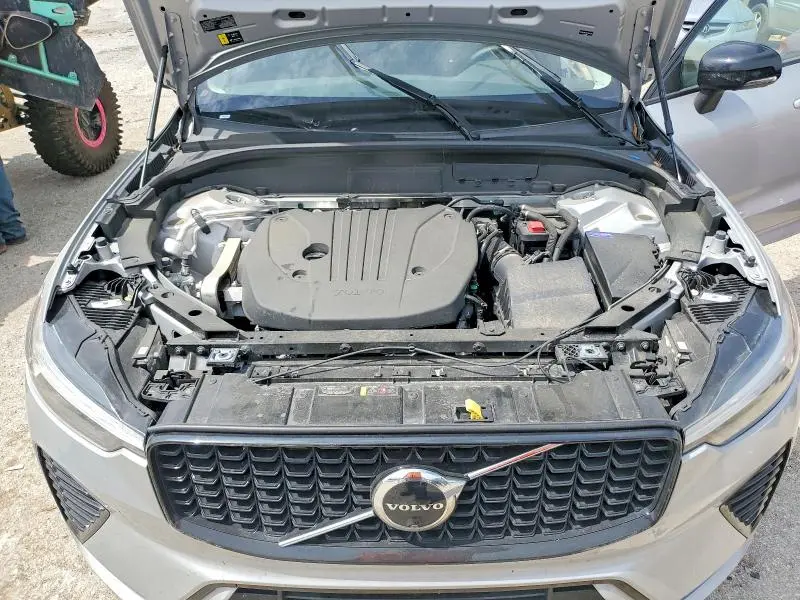 2025 VOLVO XC60 PLUS  