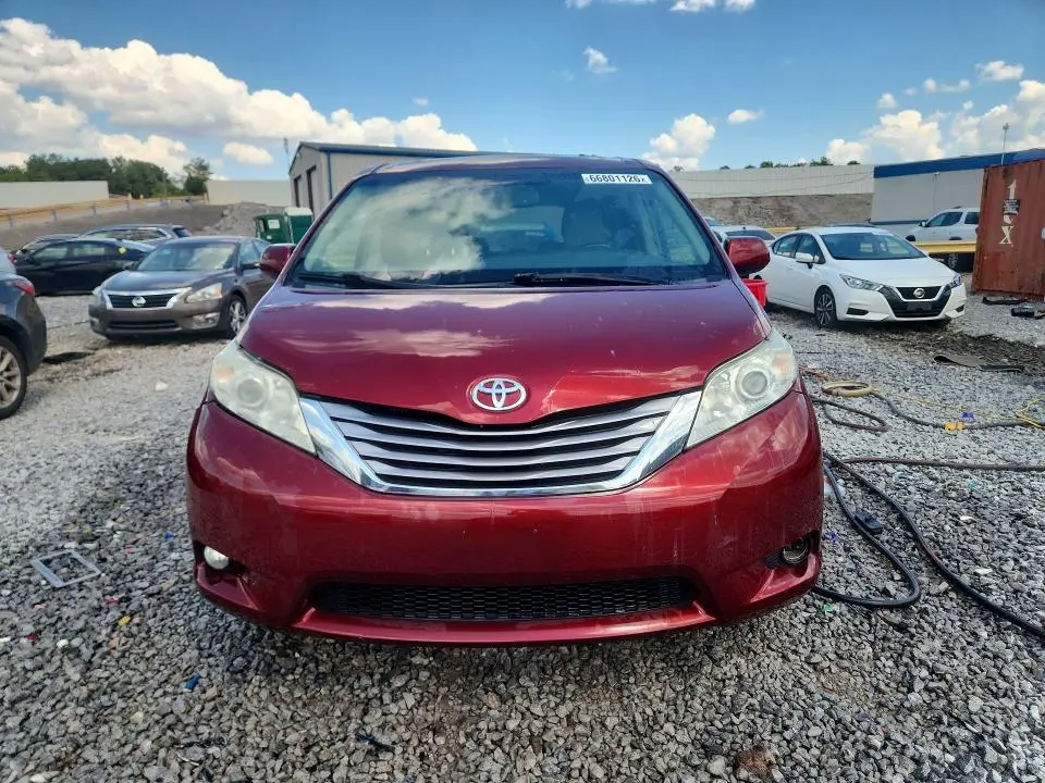 2015 TOYOTA SIENNA XLE 8-PASSENGER  