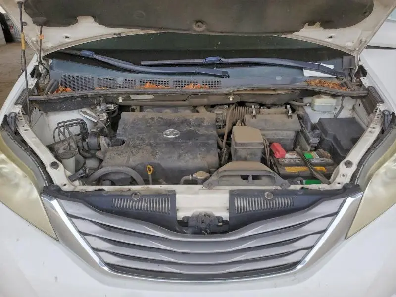 2011 TOYOTA SIENNA XLE  