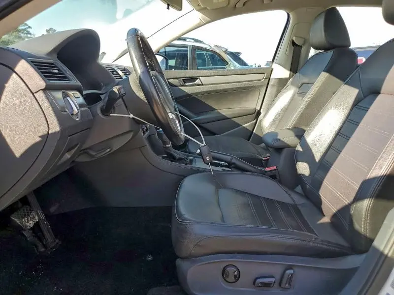 2015 VOLKSWAGEN PASSAT SE  