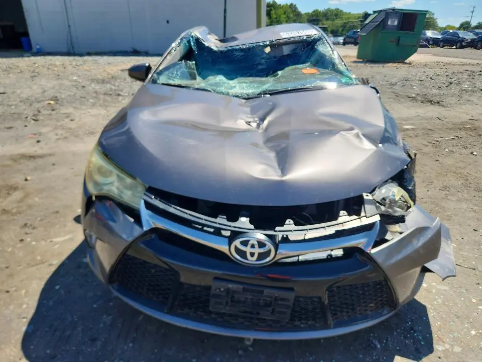 2017 TOYOTA CAMRY SE  