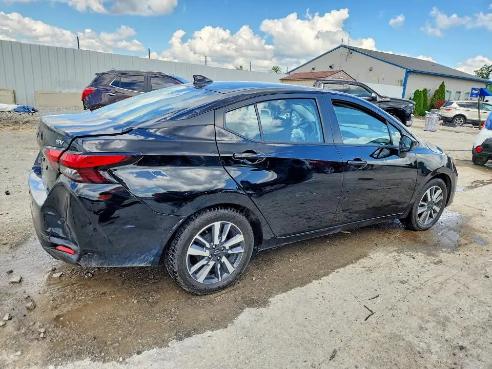 2023 NISSAN VERSA SV  