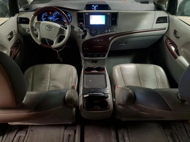 2012 TOYOTA SIENNA XLE  
