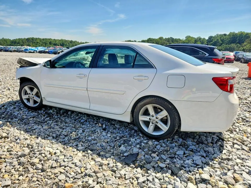 2014 TOYOTA CAMRY SE  