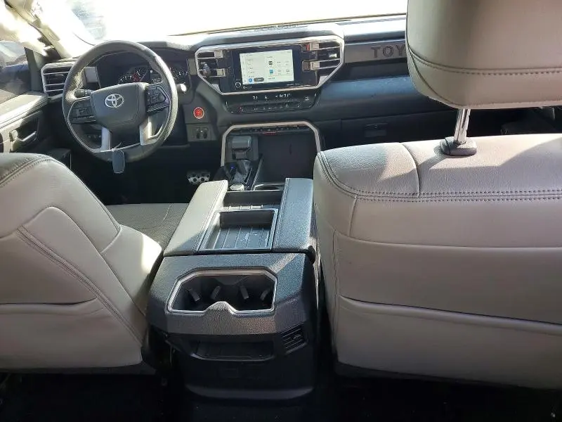 2022 TOYOTA TUNDRA SR5  