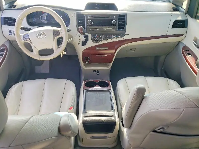 2013 TOYOTA SIENNA XLE 8-PASSENGER  