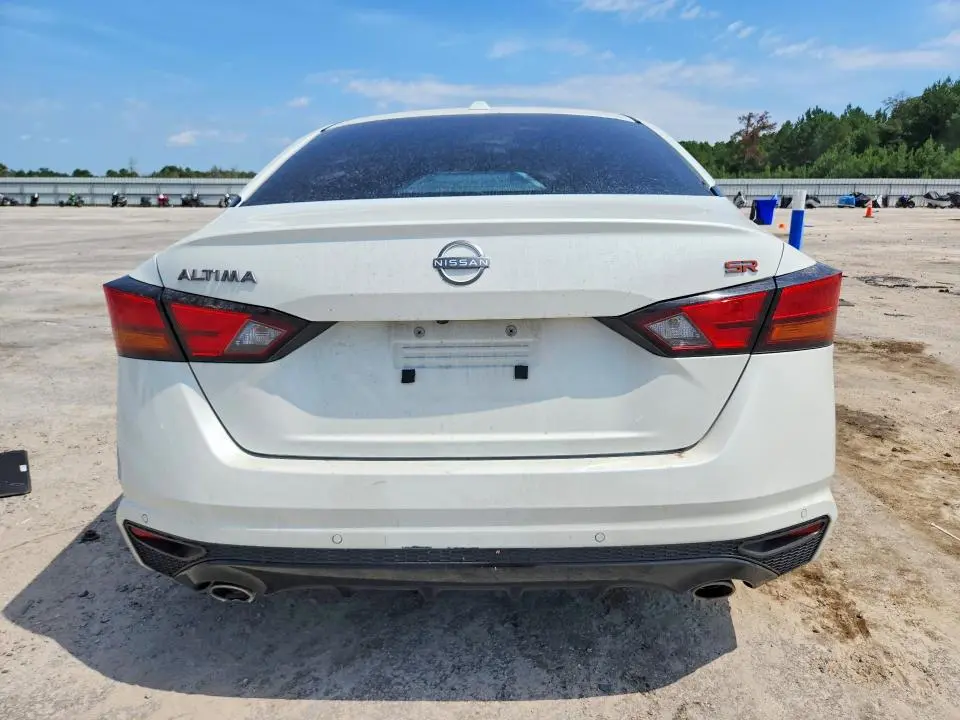 2024 NISSAN ALTIMA SR  