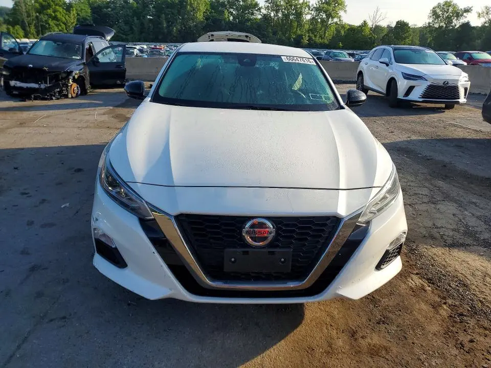 2021 NISSAN ALTIMA SR  
