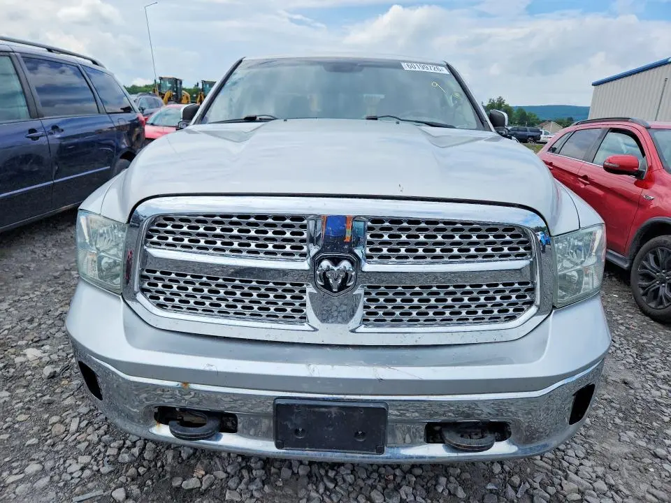 2016 RAM 1500 SLT  