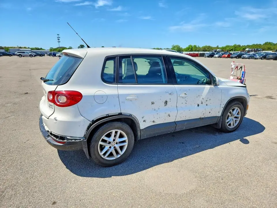 2011 VOLKSWAGEN TIGUAN   