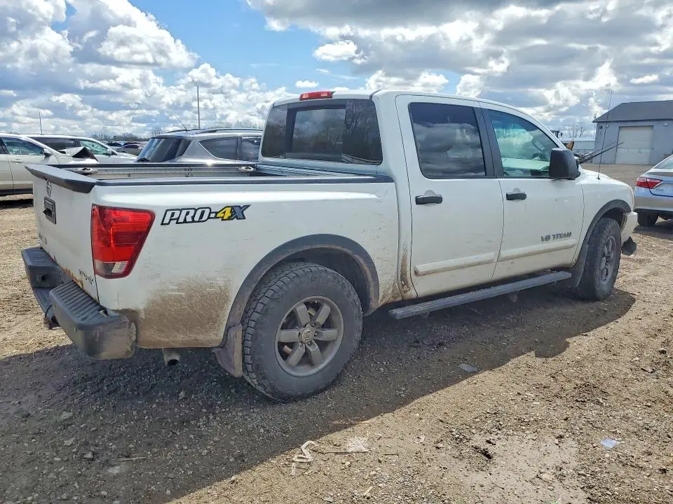 2013 NISSAN TITAN SV  