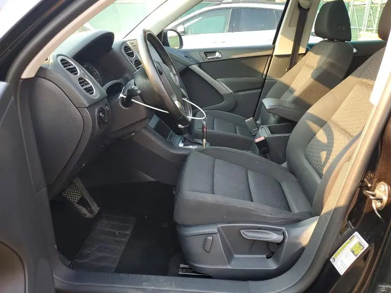 2010 VOLKSWAGEN TIGUAN SE  