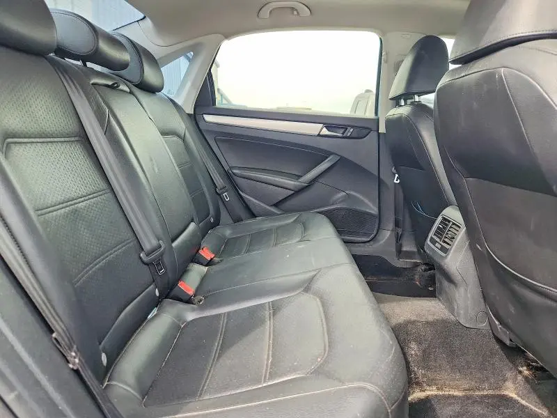 2013 VOLKSWAGEN PASSAT SE  