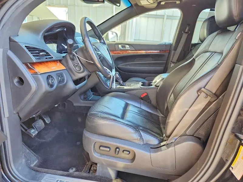 2014 LINCOLN MKT   