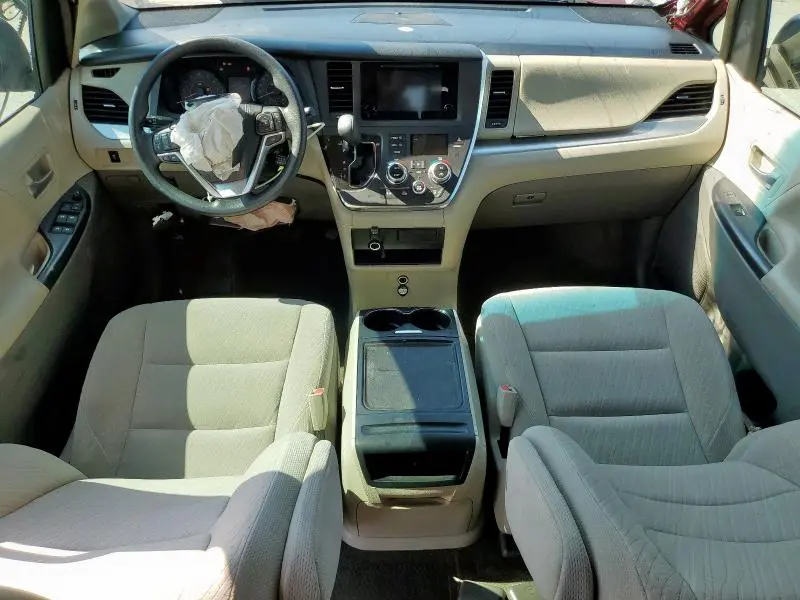 2017 TOYOTA SIENNA LE  