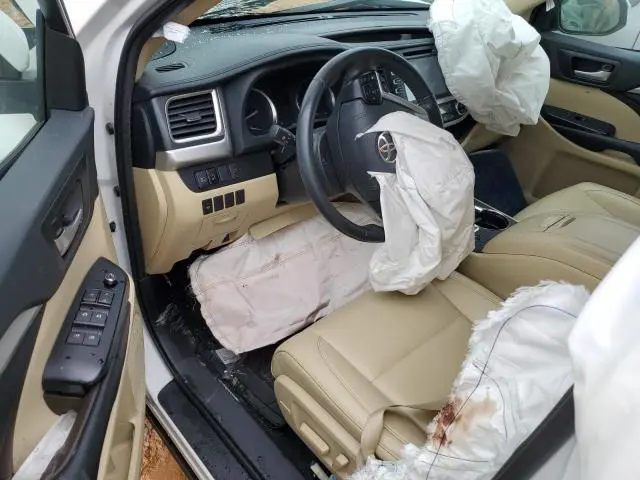 2019 TOYOTA HIGHLANDER SE  