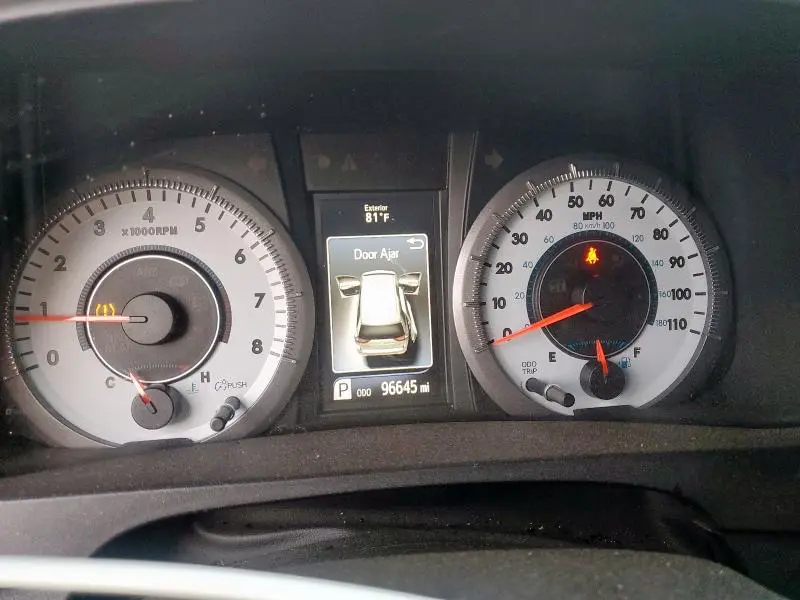 2016 TOYOTA SIENNA SE  