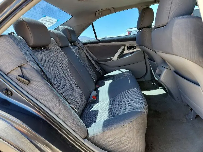 2011 TOYOTA CAMRY SE  