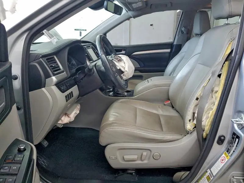 2018 TOYOTA HIGHLANDER SE  