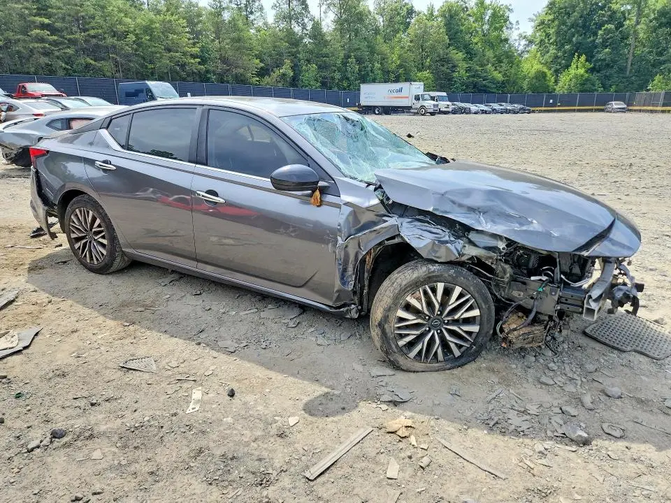 2023 NISSAN ALTIMA SV  