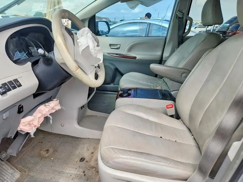 2013 TOYOTA SIENNA XLE 8-PASSENGER  