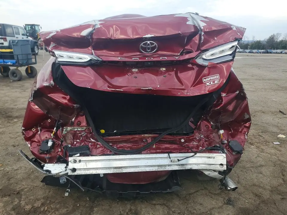2018 TOYOTA CAMRY XLE  